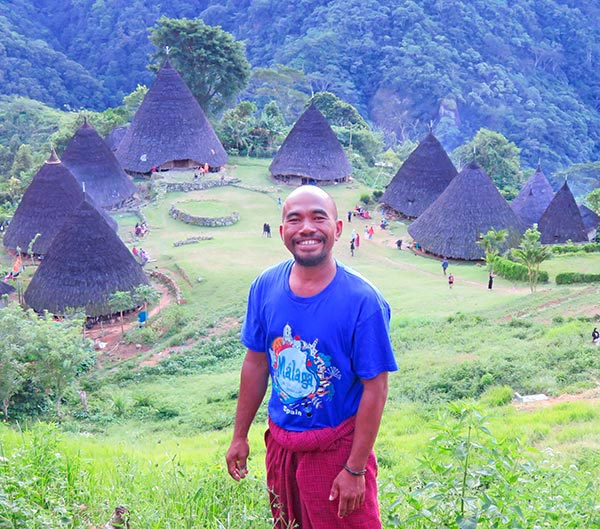 Agustinus, Guide for Flores Tours with Experienced and Professional